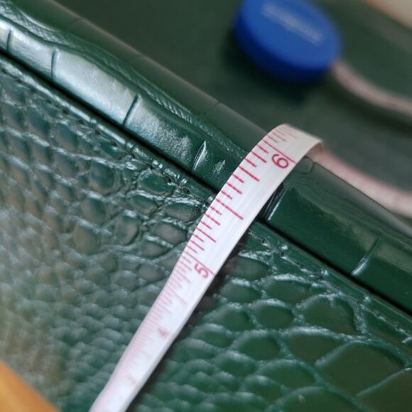 Victoria’s Secret Carryall Tote – Emerald Green Faux Croc, Discontinued 2021 - Picture 8 of 11